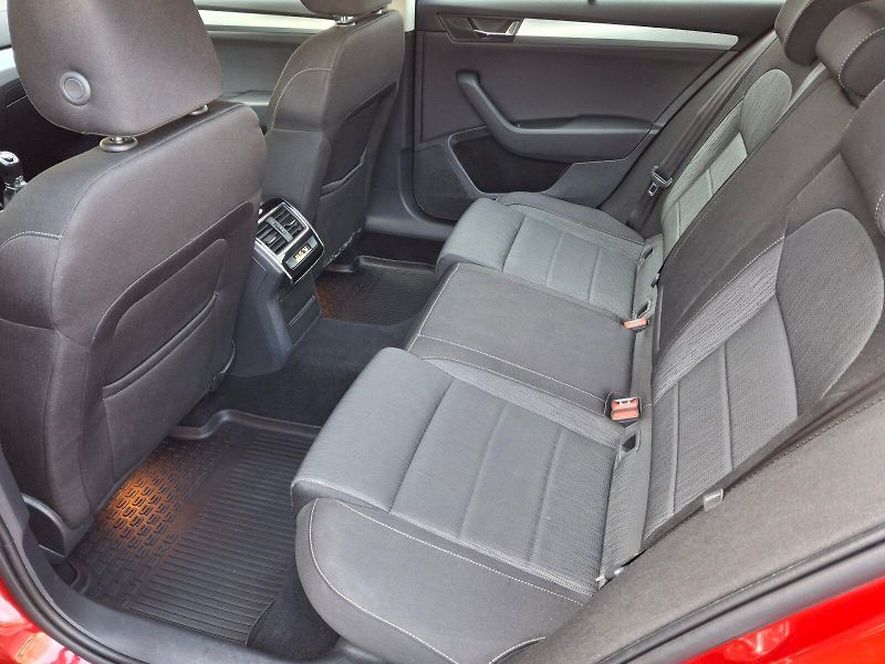Škoda Superb (2018) Combi Ambition Plus 2,0TDi 110 - fotka 7 z 35