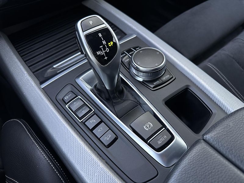BMW X5 xDrive30d M-Sport - fotka 21 z 24