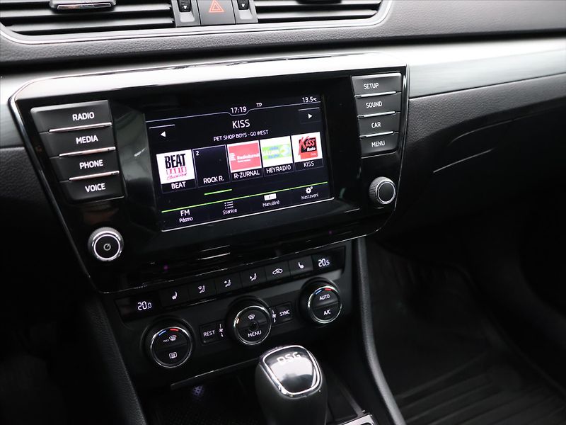 Škoda Superb 2.0 TDI DSG CZ Style Plus Kůže - fotka 23 z 37