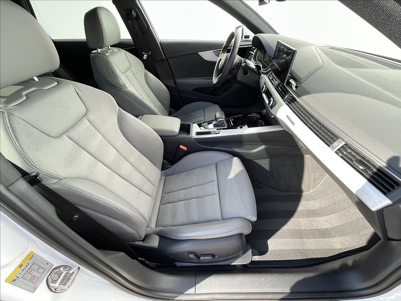 Audi A4 Avant 2,0 40TDI quattro S line - fotka 17 z 22