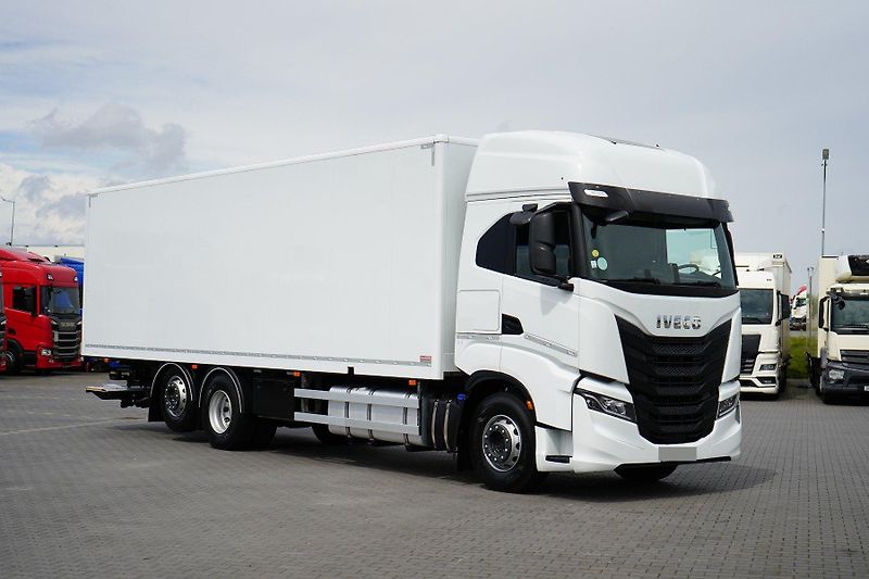 Iveco S-WAY (2023) 420 6x2 skříňová nástavba - fotka 2 z 18