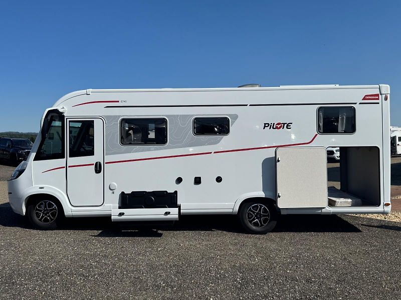 Pilote (2026) G740FGJ Expression - fotka 3 z 35