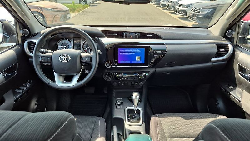 Toyota Hilux Executive 2,8D 150Kw - fotka 13 z 25