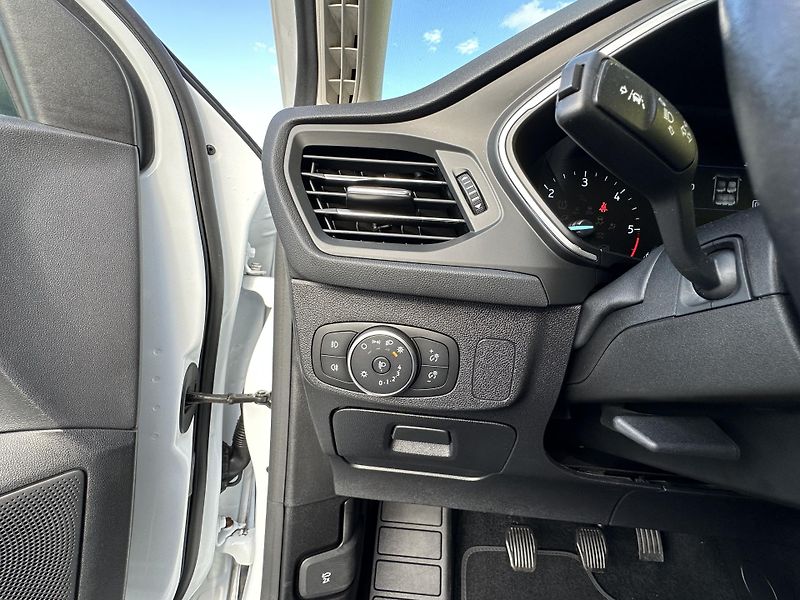 Ford Focus (2019) 1.5EcoBlue/88kW*KOMBI*1.Maj.TZ - fotka 9 z 39