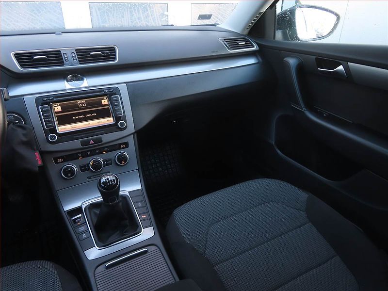Volkswagen Passat (2013) 1.6 TDI, Serv.kniha, Navi - fotka 8 z 21