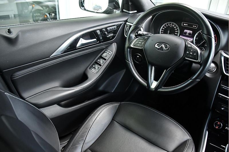 Mercedes-Benz GLA INFINITI QX30 220 CDI 4MATIC  - fotka 23 z 45