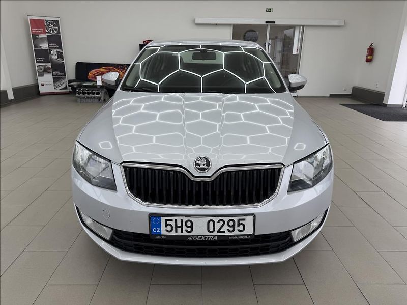 Škoda Octavia 1,6 TDi,digiklima,vyhř.sed,tem - fotka 2 z 25