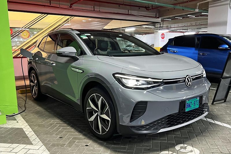 Elektromobily mají v některých městech a státech zvýhodněné parkování. 