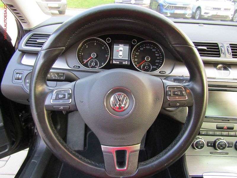 Volkswagen Passat (2013) 2.0TDi, ČR, Výhř.sed. - fotka 12 z 22