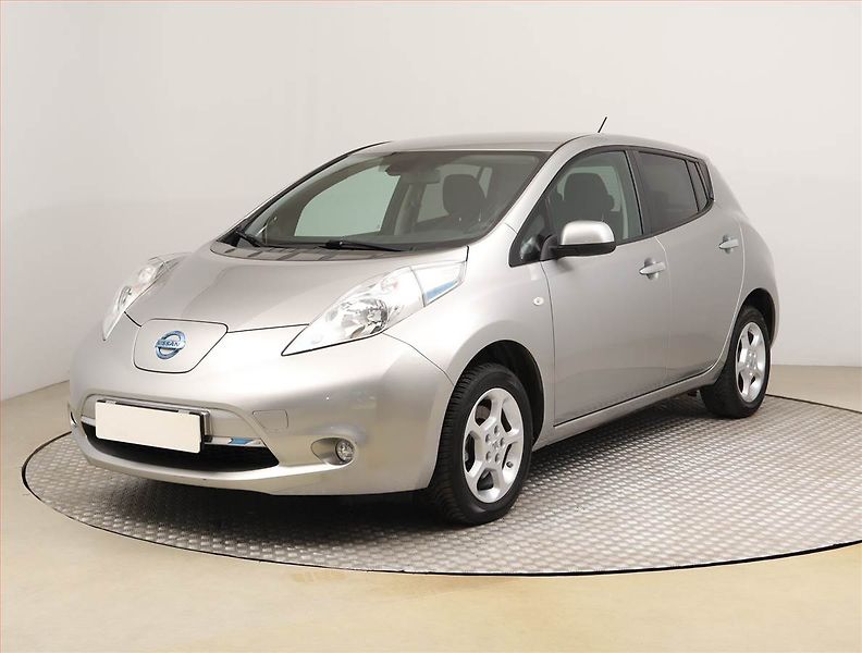 Nissan Leaf (2015) 24 kWh, SoH 83%, Automat - fotka 2 z 27