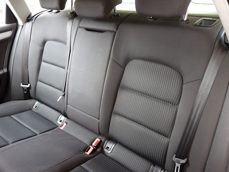 Audi A4 (2015) 2.0TDI 110kW 8A -NAVIGACE - fotka 25 z 35