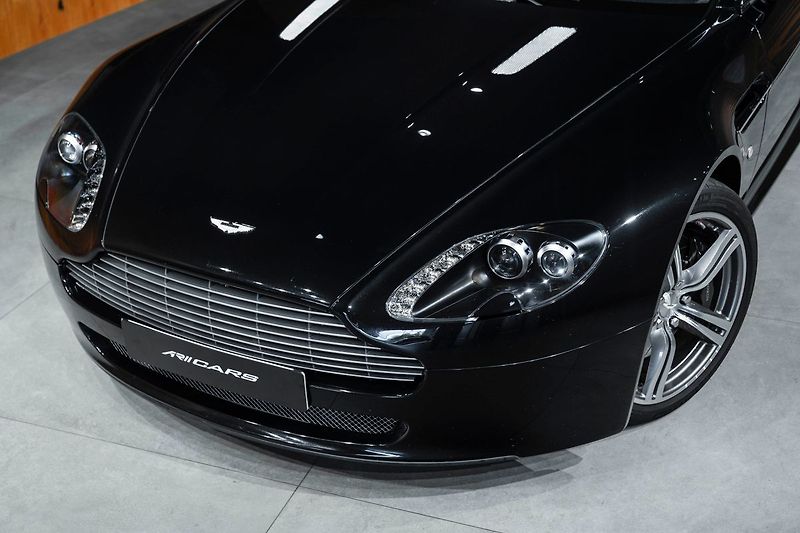 Aston Martin V8 Vantage N400 142/240 - fotka 4 z 23