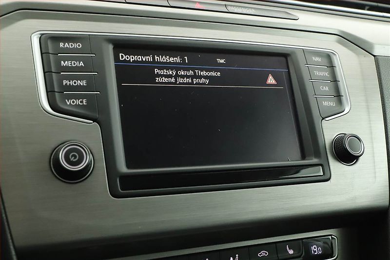 Volkswagen Passat (2015) 2.0 TDI, Navi, Tempomat - fotka 14 z 21