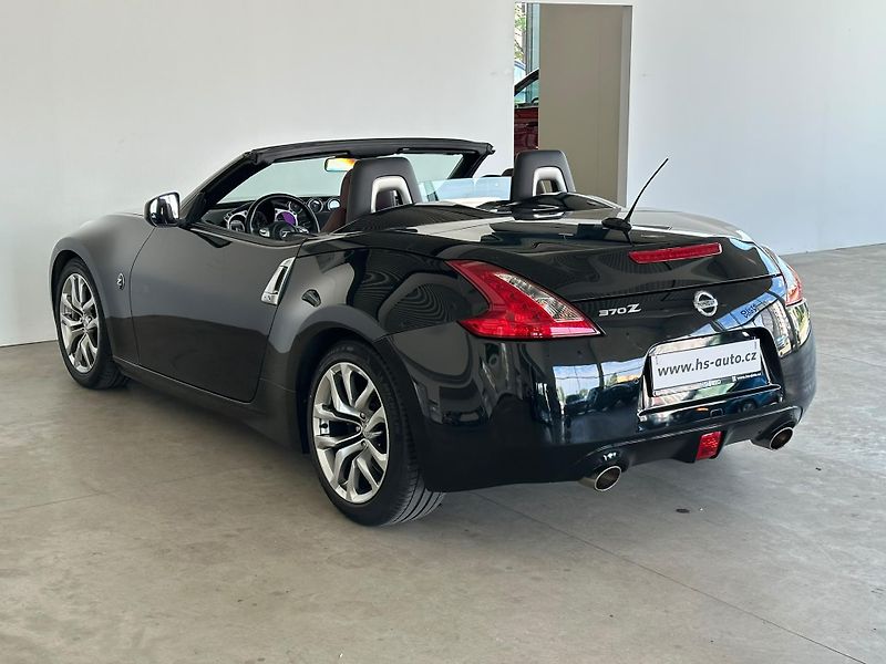 Nissan 370 Z (2012) 328 HP,ČR,1.majitel,nehavar. - fotka 6 z 19