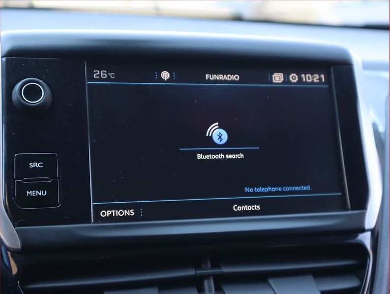 Peugeot 2008 (2019) 1.2 PureTech, Automat, Navi - fotka 20 z 22