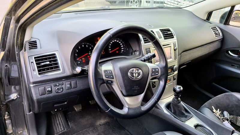Toyota Avensis 1.8 VVT-I Rezervace - fotka 20 z 30