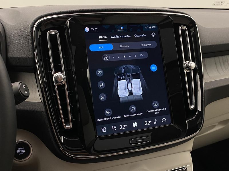 Volvo XC40 B4 DARK ULTRA AUT CZ - fotka 39 z 59
