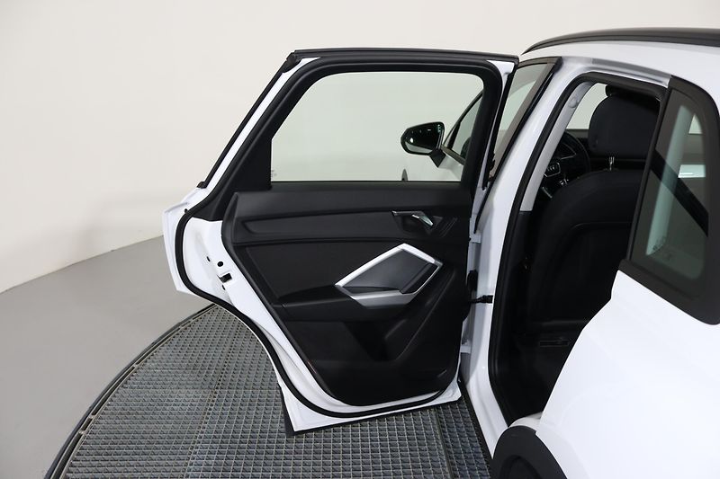 Audi Q3 TFSI 1,5 Stronic - fotka 11 z 26