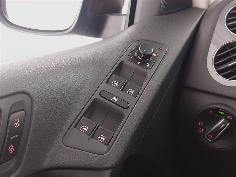 Volkswagen Tiguan (2011) 1.4 TSI, Serv.kniha, Xenony - fotka 16 z 17
