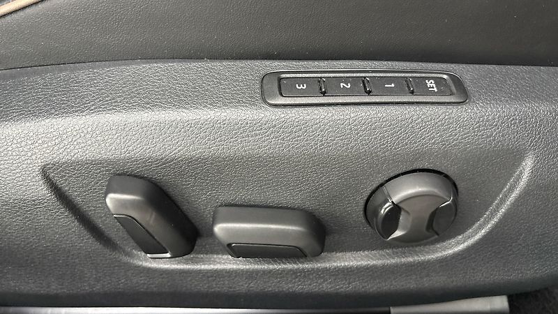 Škoda Superb 2.0 TSI DSG 4x4 Scout Combi - fotka 23 z 36