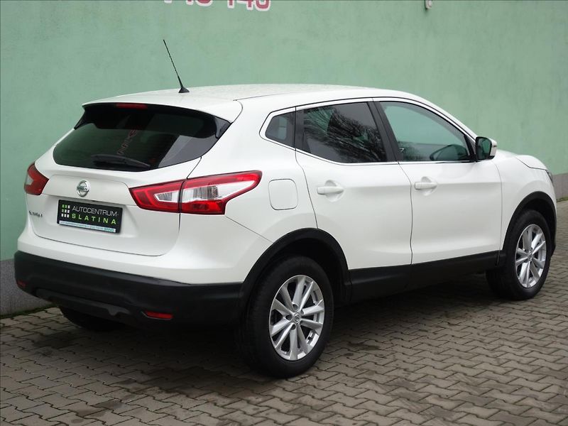 Nissan Qashqai 1,5 81kW NAVI - fotka 10 z 39