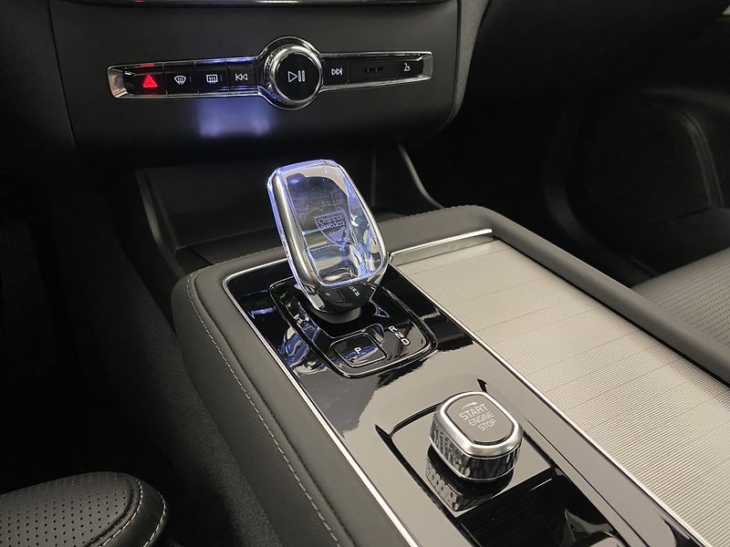 Volvo XC90 T8 RECHARGE BLACK EDITION 7m - fotka 27 z 72