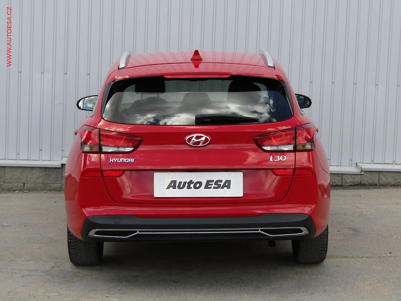 Hyundai i30 (2023) 1.0 T-GDi, ČR, servis.kniha - fotka 5 z 21