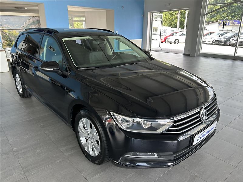 Volkswagen Passat 2,0   TDI 110kW,1.MAJ,SERVISKA - fotka 1 z 24