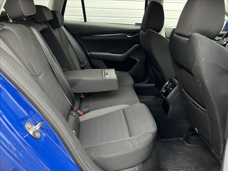 Škoda Octavia 2,0 TDI 110kW Ambition Combi - fotka 17 z 26