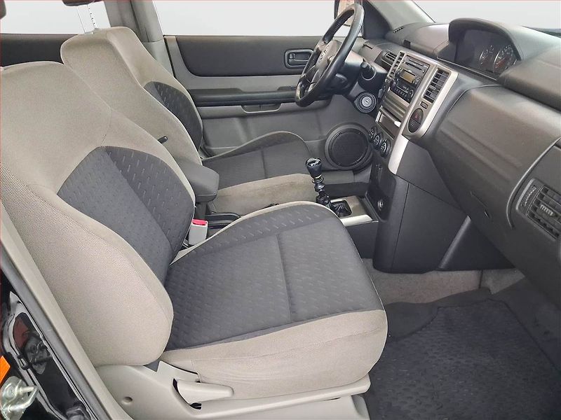 Nissan X-Trail (2005) 2.2 dCi, 4X4, po STK - fotka 9 z 17