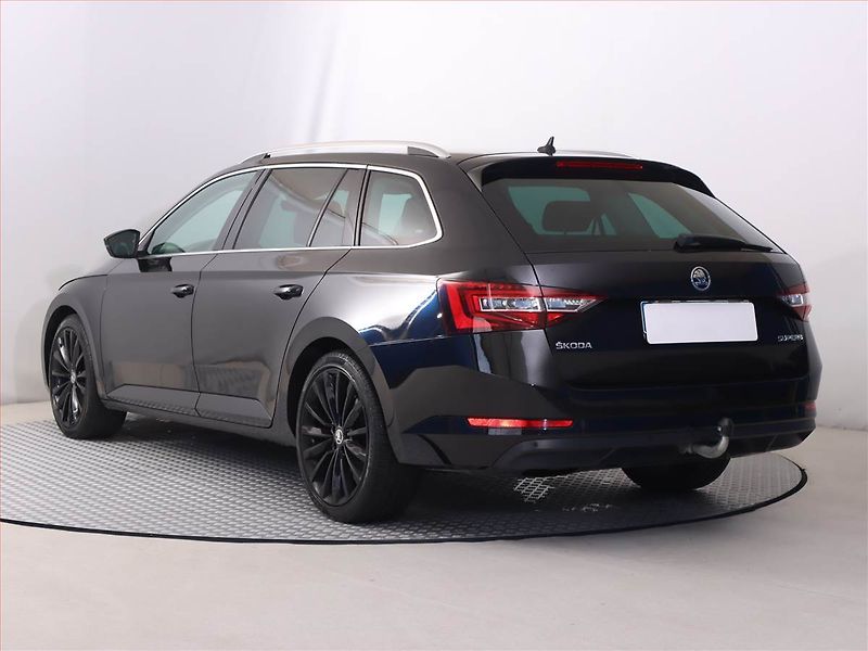 Škoda Superb (2017) 2.0 TDI, Automat, Kůže, Navi - fotka 4 z 21