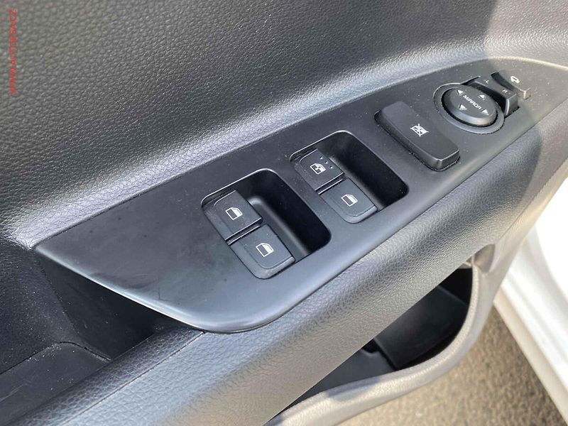 Kia Rio (2023) 1.2, Vision, navi, kamera - fotka 13 z 19
