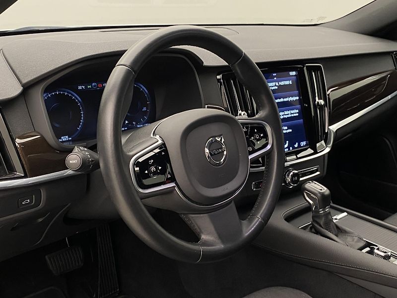 Volvo V90 D4 MOMENTUM AUT - fotka 19 z 39