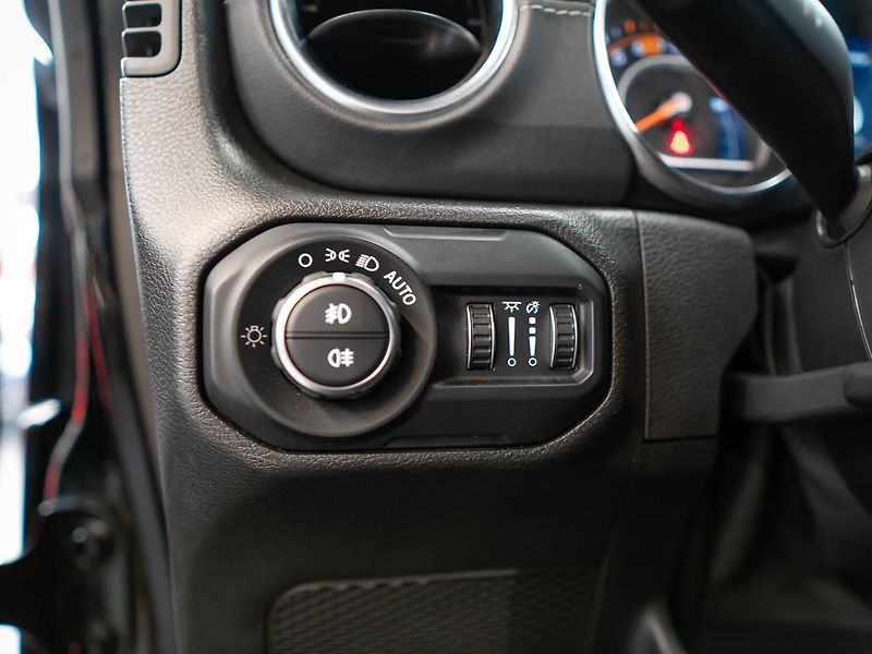 Jeep Wrangler (2021) 2.0 Sahara Overland - fotka 20 z 36