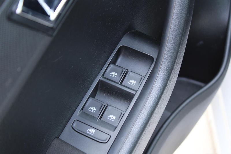 Škoda Fabia 1.2 TSI STYLE ČR - fotka 12 z 22