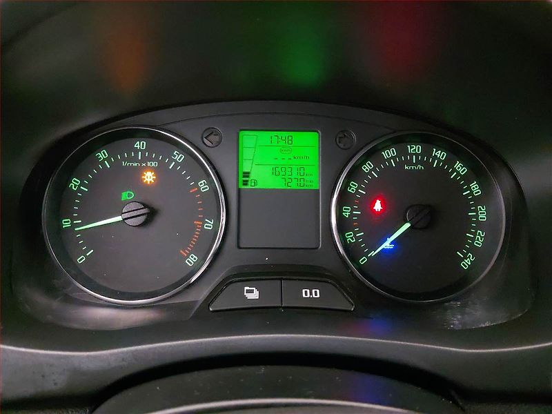 Škoda Fabia (2012) Monte Carlo 1.2 TSI, Tempomat - fotka 11 z 14
