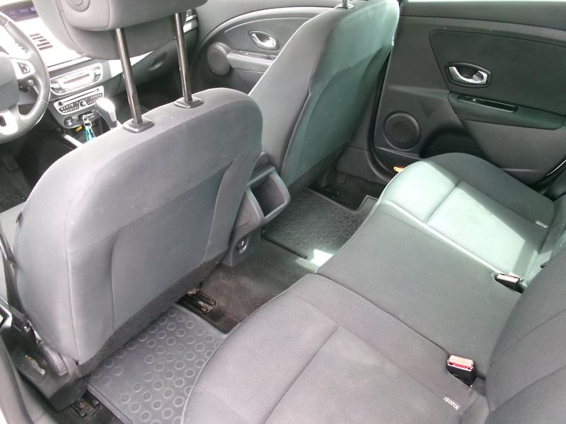 Renault Mégane (2011) 1,5dCi AUT AC BT TEMP TAŽNÉ - fotka 11 z 26