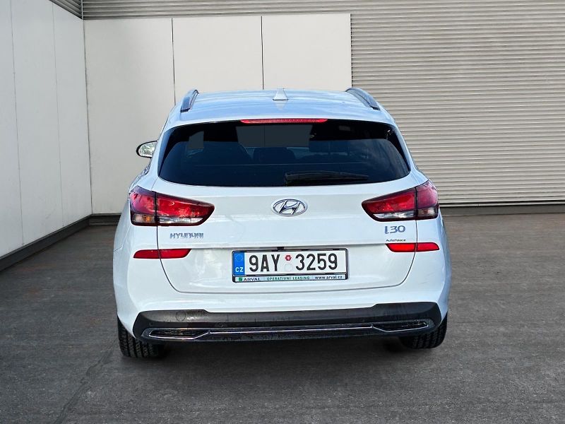 Hyundai i30 (2023) SMART 1.5T-GDI 118kW CZ DPH - fotka 5 z 11