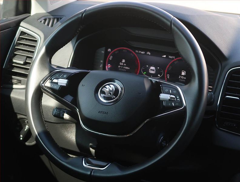 Škoda Karoq (2023) Ambition Plus 2.0 TDI, 4X4,DSG - fotka 17 z 25