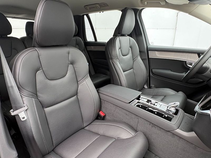 Volvo XC90 Plus Bright B5 184kW - fotka 12 z 18