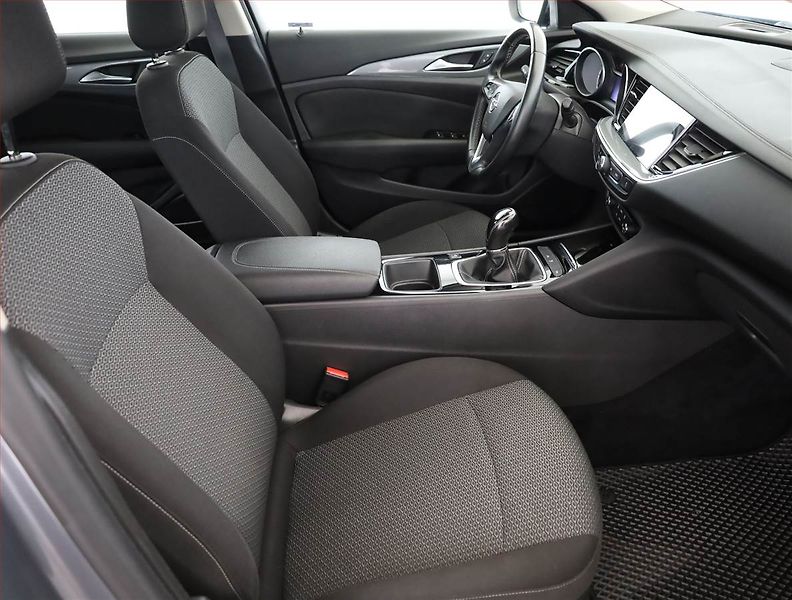 Opel Insignia (2017) 1.6 CDTI, Serv.kniha, Navi - fotka 7 z 19