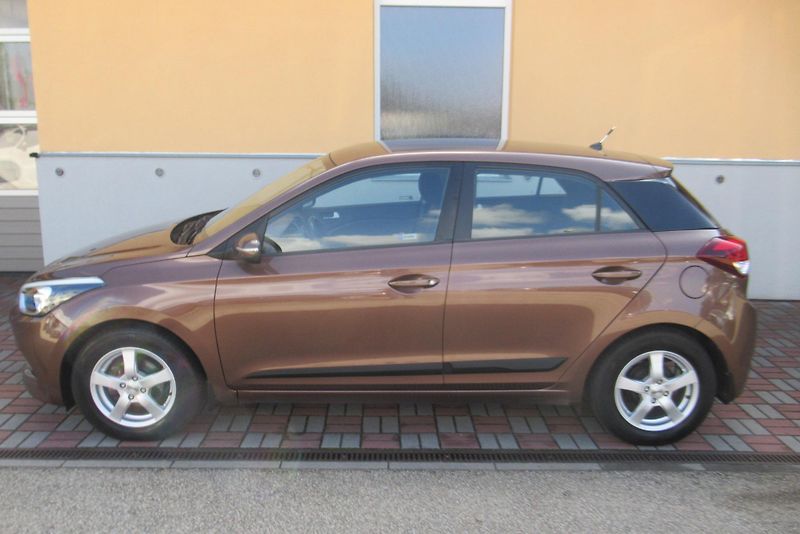 Hyundai i20 1.2i KLIMA PŮVOD ČR 1 MAJITEL - fotka 6 z 19