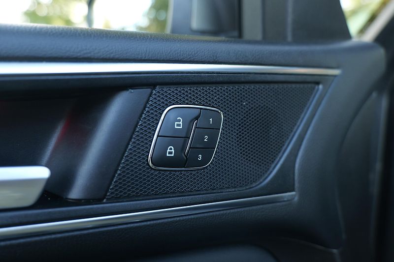 Ford S-MAX 2.0 Kůže Panorama 7 míst Tažné - fotka 15 z 52