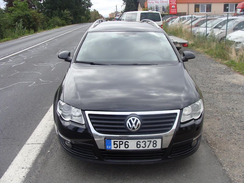 Volkswagen Passat 2.0 TDi, 125 kW, klima, tažné - fotka 8 z 24