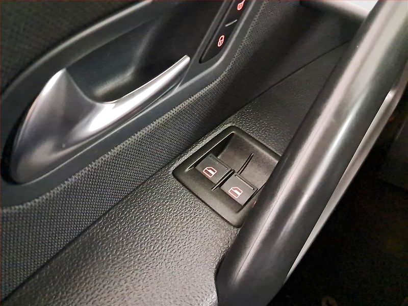 Volkswagen Scirocco (2011) 1.4 TSI, Tempomat - fotka 18 z 19