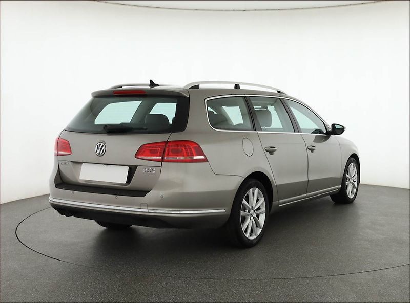 Volkswagen Passat (2013) Highline 2.0 TDI, Automat - fotka 5 z 14