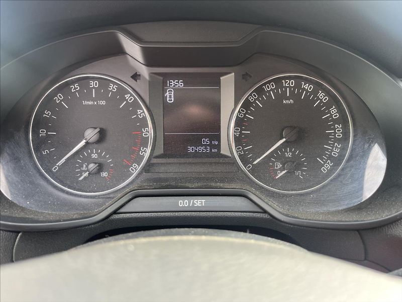 Škoda Octavia 1,6 TDi KLIMA ROZVODY TAŽNÉ - fotka 20 z 30