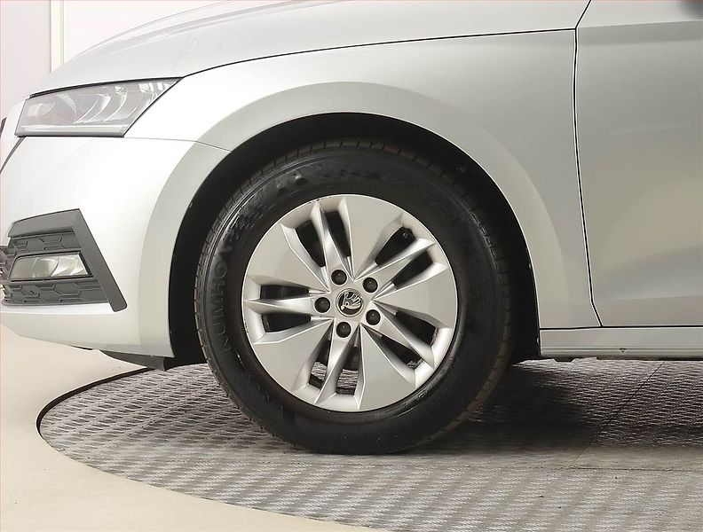 Škoda Octavia (2023) Ambition 2.0 TDI, ČR,1.maj - fotka 14 z 23
