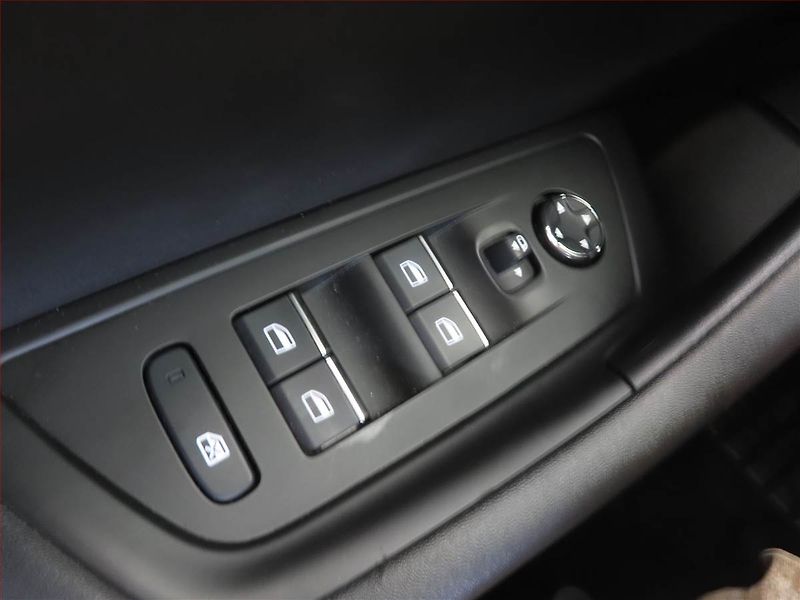 Peugeot 508 (2021) Allure 1.5 BlueHDi, Serv.kniha - fotka 14 z 14