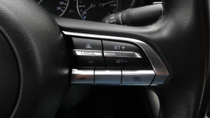Mazda 3 2.0 Skyactive-G120 - fotka 12 z 22